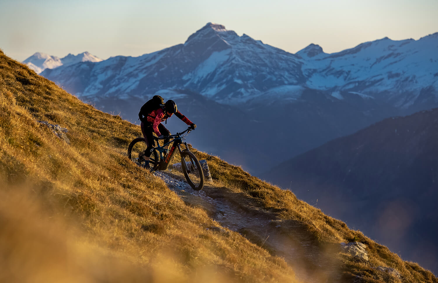 Mountainbiker am Berg © TREK, Balz Weber