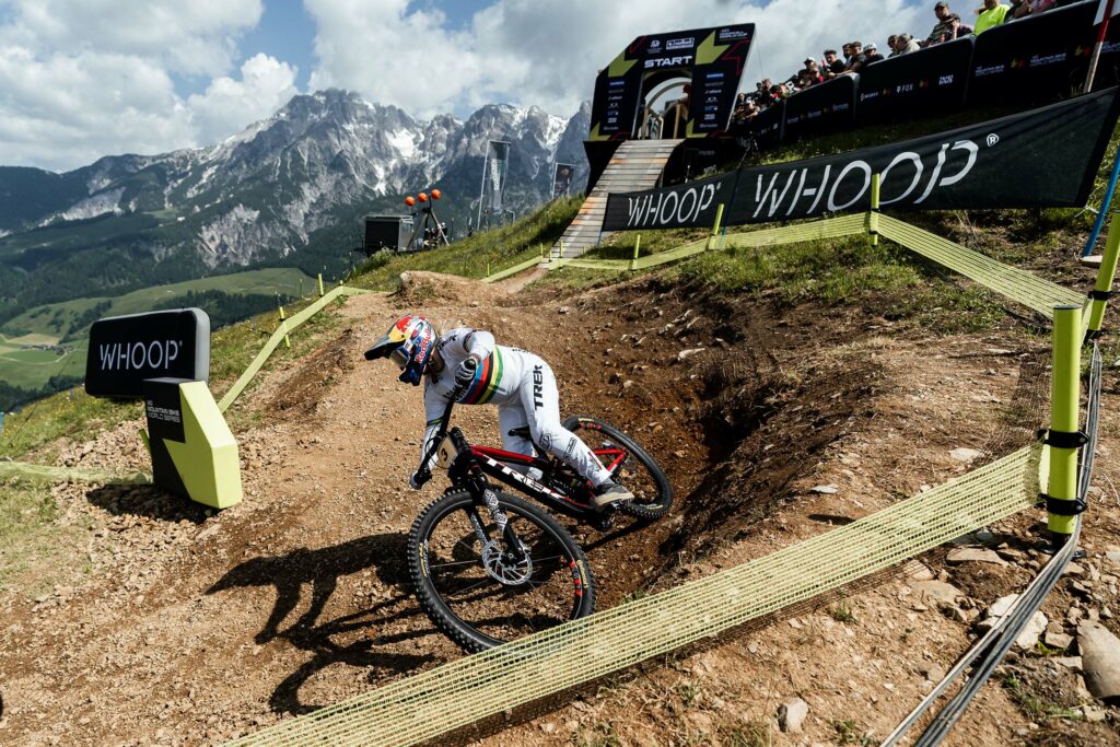 MTBWC2023-DHF-Valli Hoell © byMAblinger